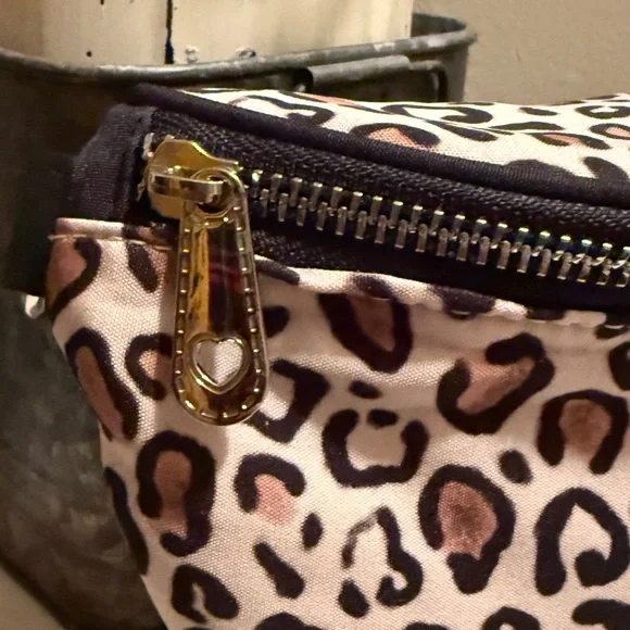 BRIGHTON || Wild Cat “Love” Belt Bag in Leopard Print Fanny Pack NWOT - Picture 4 of 6